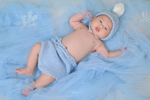 寿光宝宝睡迷糊了才肯吃奶 寿光宝宝睡迷糊了才肯吃奶